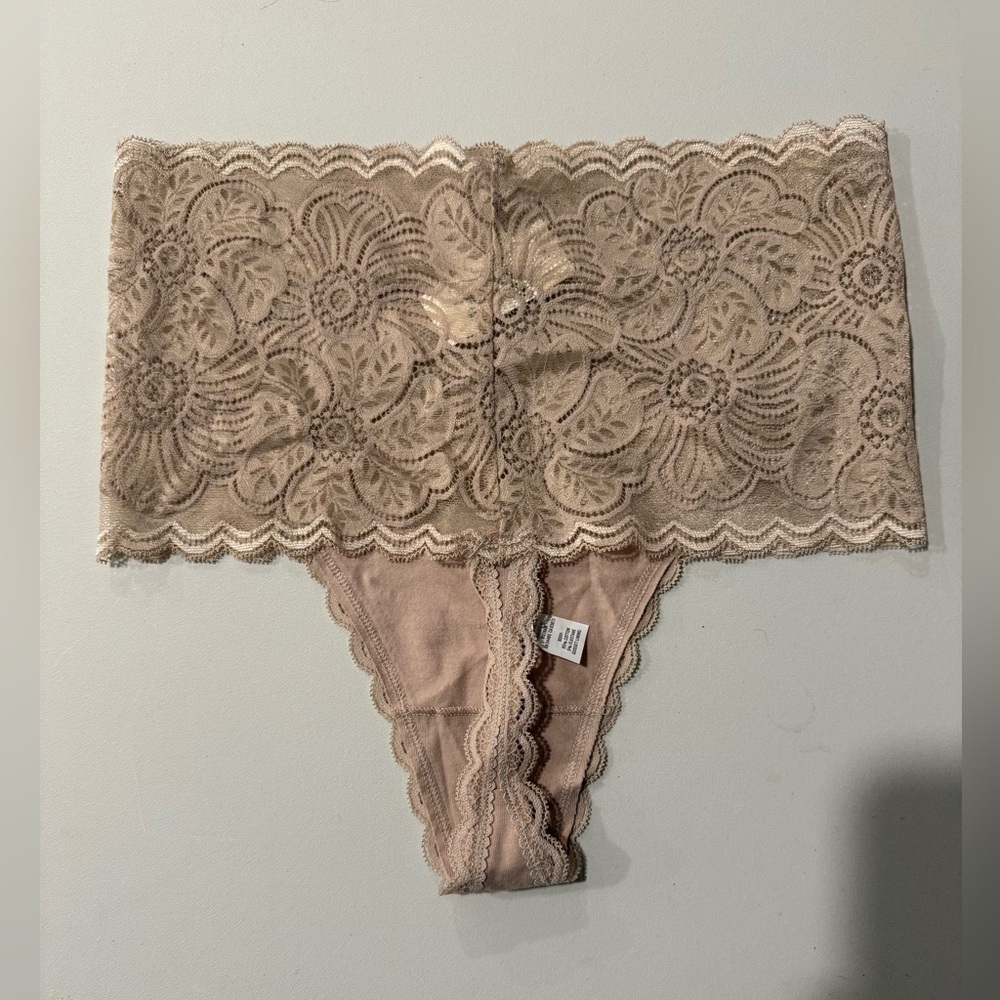 [Aerie] NWT Festive Lace Thong
Underwear - Picture 4 of 6